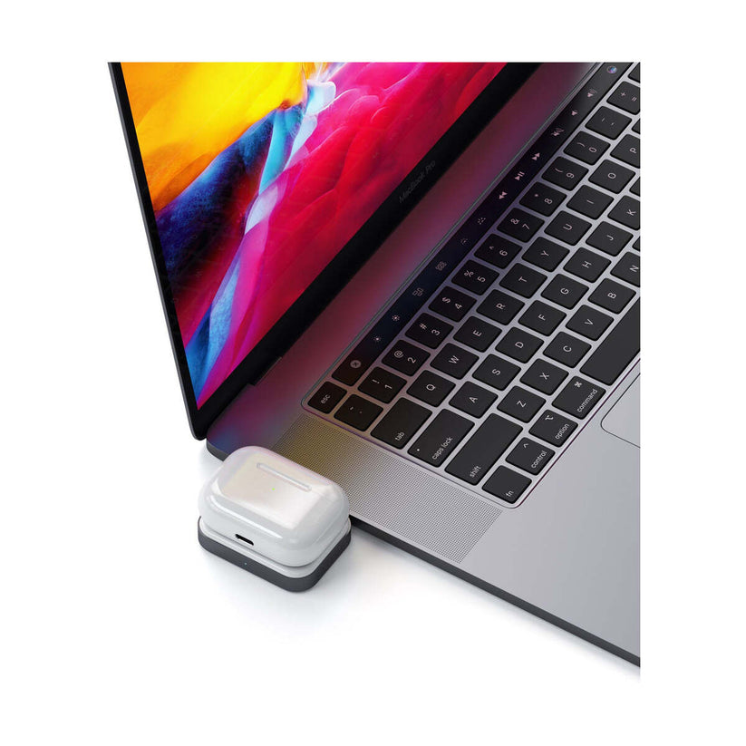 Satechi – USB-C Vezeték nélküli töltő dokkoló AirPods-hoz - Asztroszürke - iSTYLE HU
