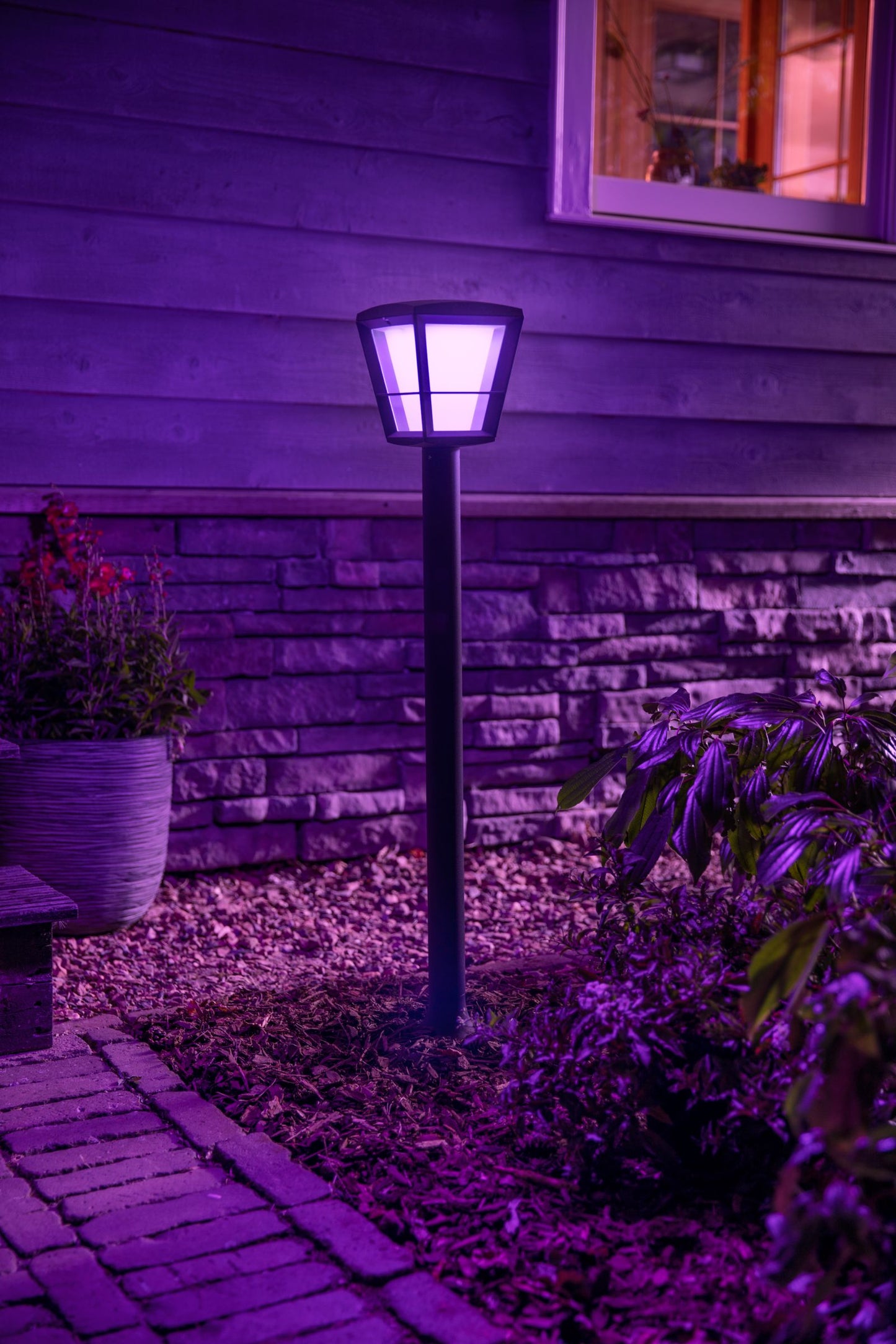 Econic Philips Hue White Ambiance CA EU post black 1x15White