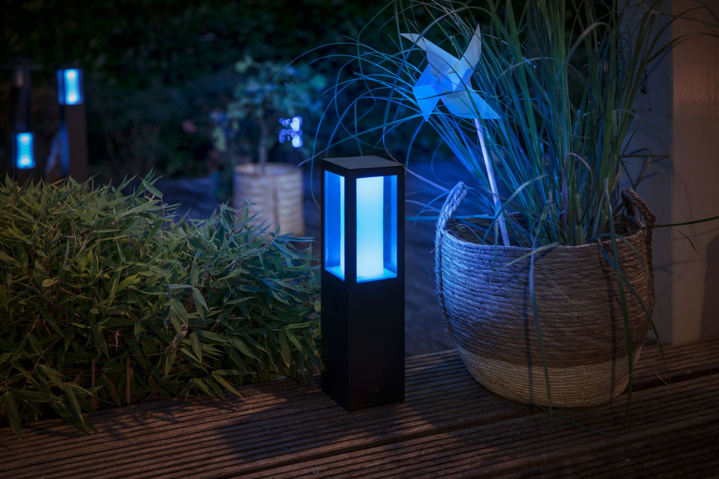Impress Philips Hue White Ambiance CA EU pedestal black 2x8White