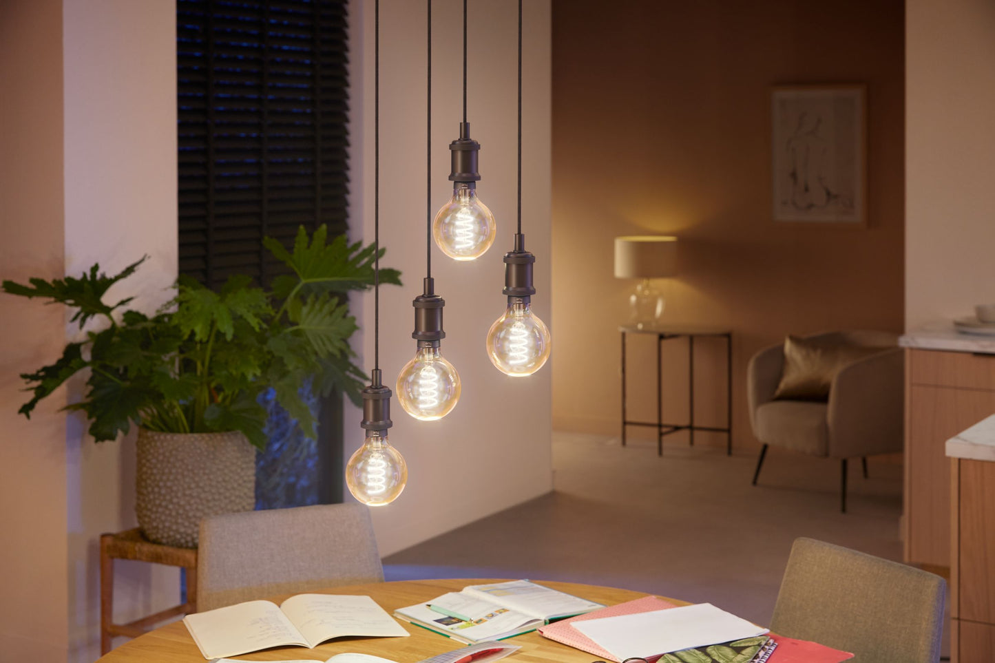 Philips Hue White Ambiance 7White Fil G93 EUR E27