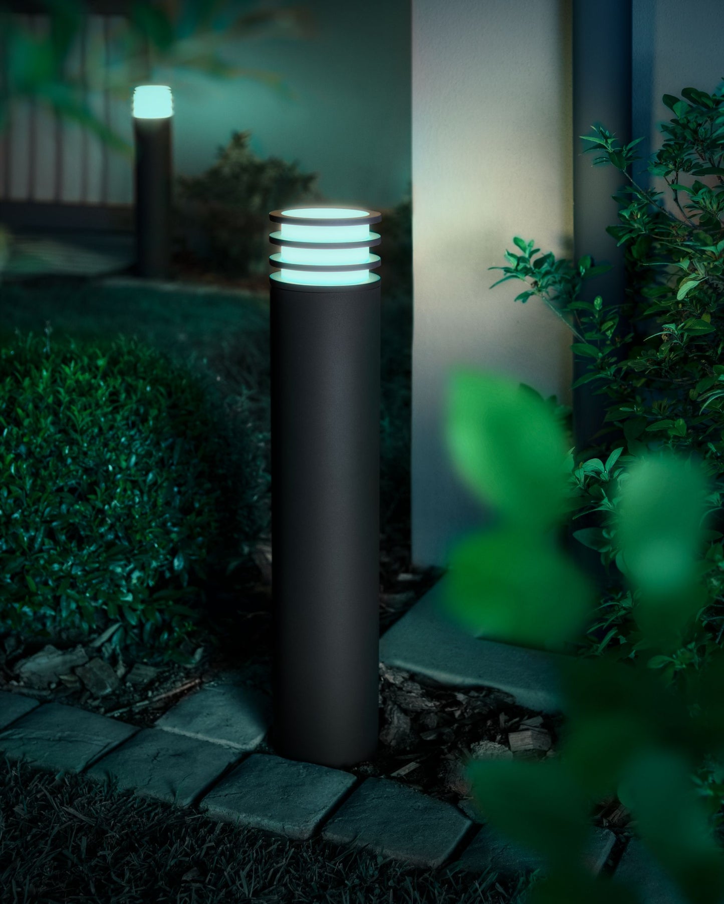 Lucca Hue post anthracite 1xA60 White and Color Ambiance