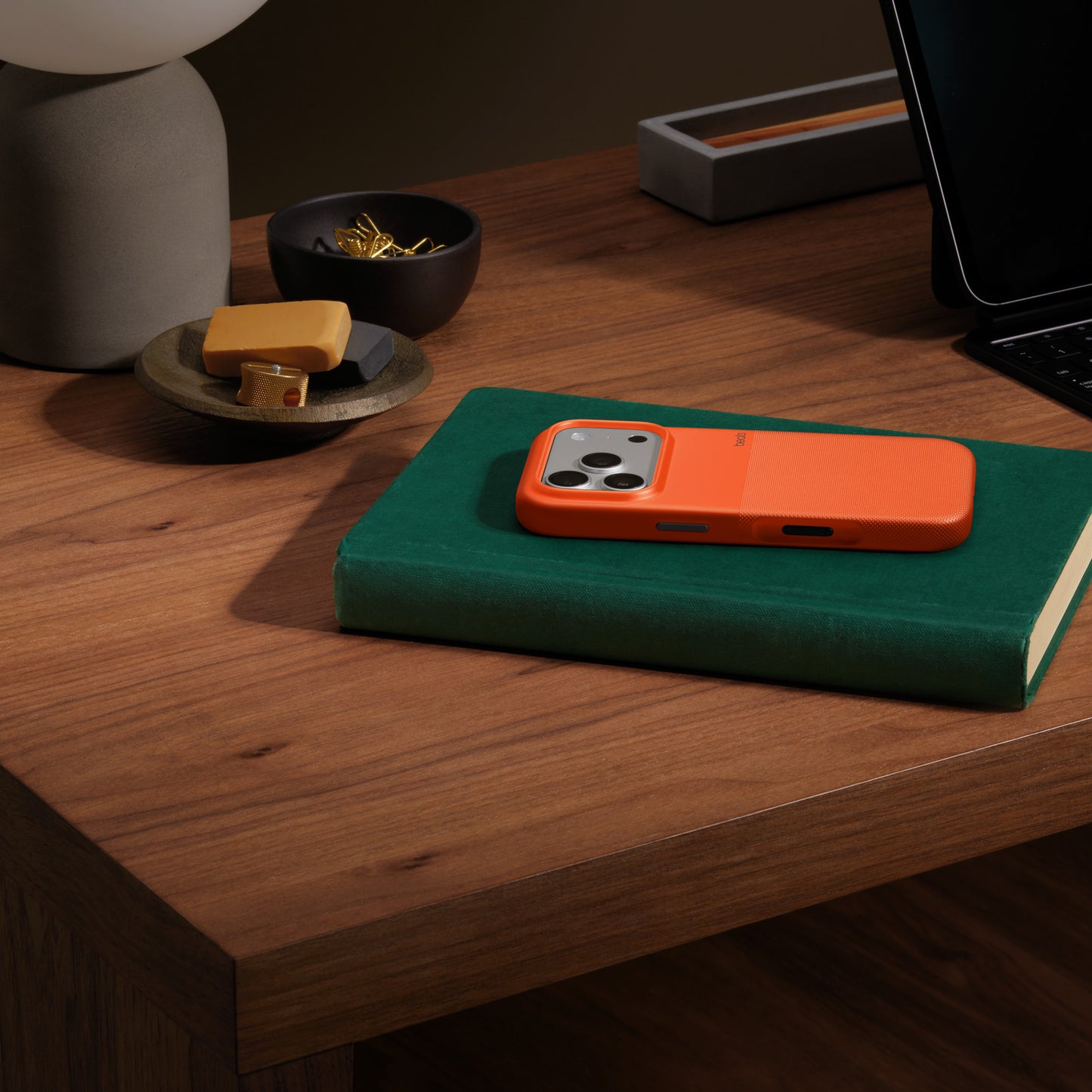 MagSafe-rögzítésű, Kameravezérlő-kompatibilis Rugged Beats iPhone 17 Pro-tok – nevadasárga