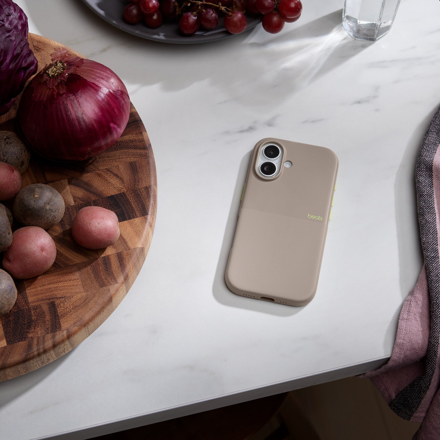 MagSafe-rögzítésű, Kameravezérlő-kompatibilis Rugged Beats iPhone 17-tok – andokszürke