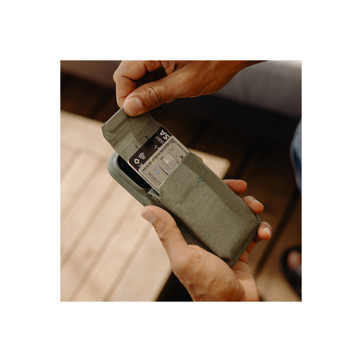 Peak Design – Mobile Wallet Stand - zsálya - iSTYLE HU