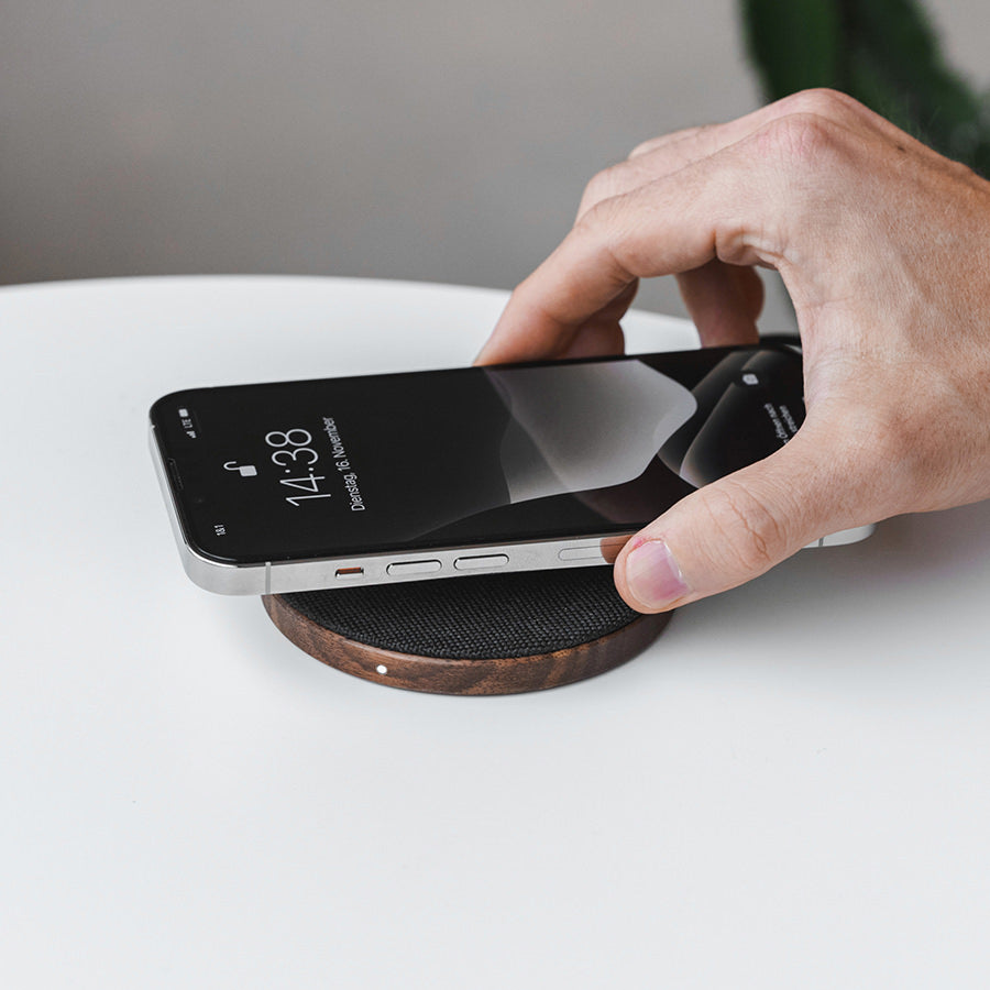 Woodcessories EcoPad for All Wireless Enabled Devices - Walnut/Fabric - iSTYLE HU