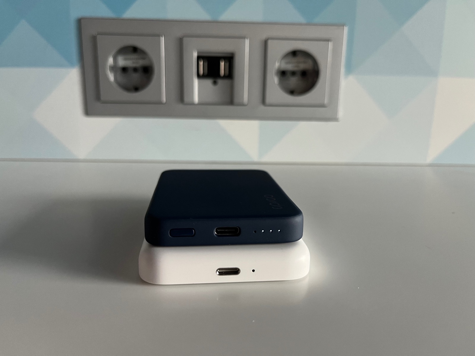 Epico 4200 mAh-s MagSafe kompatiblis külső akkumulátor vs. Apple MagSafe akkumulátor