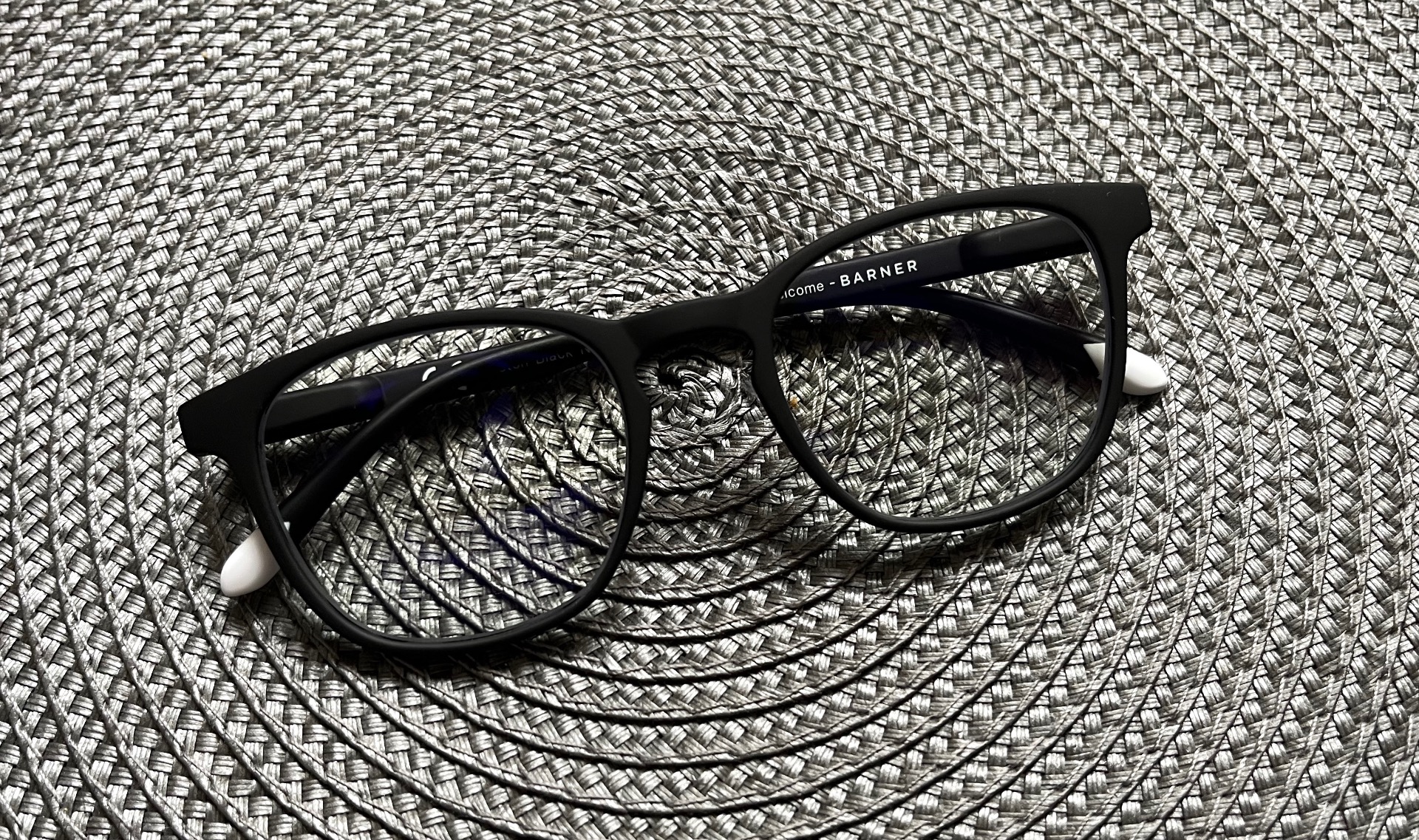 Barner monitor szemüveg
