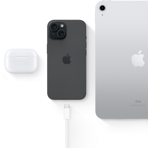 Az USB-C csatlakozós iPhone 15-öt tartalmazó kép azt szemlélteti, hogy a telefonhoz használt kábel AirPods Próhoz és iPadhez is használható.